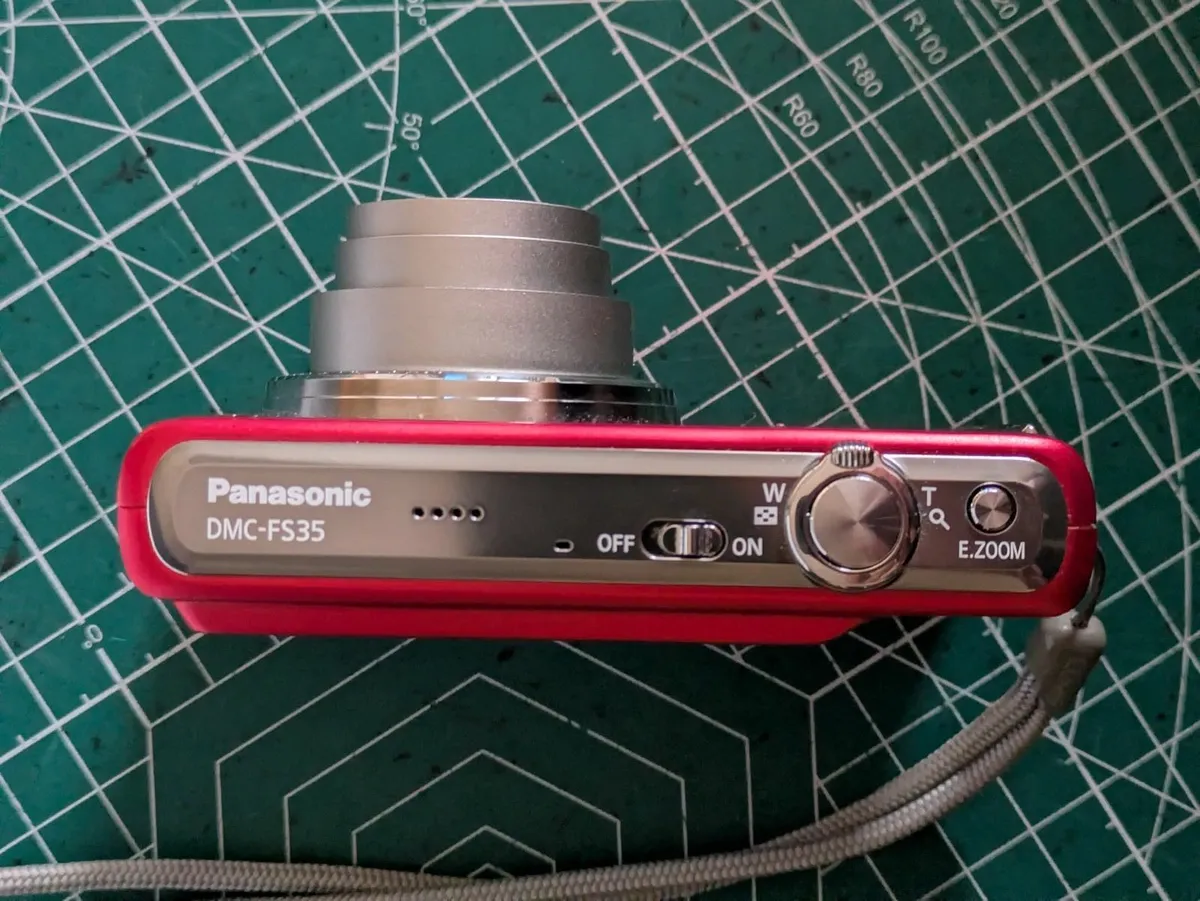 Lumix FS35 16MP CCD🌈 digital compact 📸 Leica 💥 - Image 3