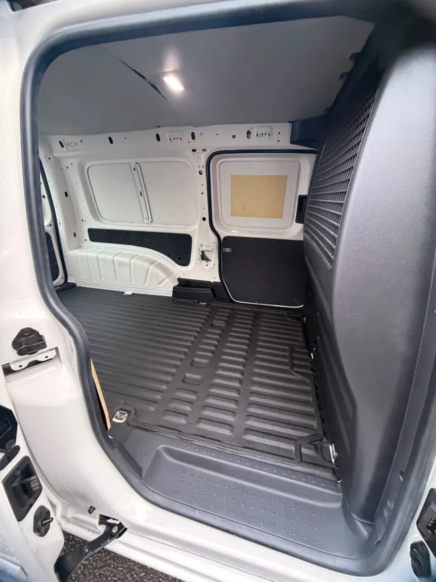 192 Volkswagen Caddy Maxi Only 29,000Kms - Image 4