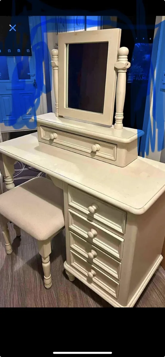 Dressing table