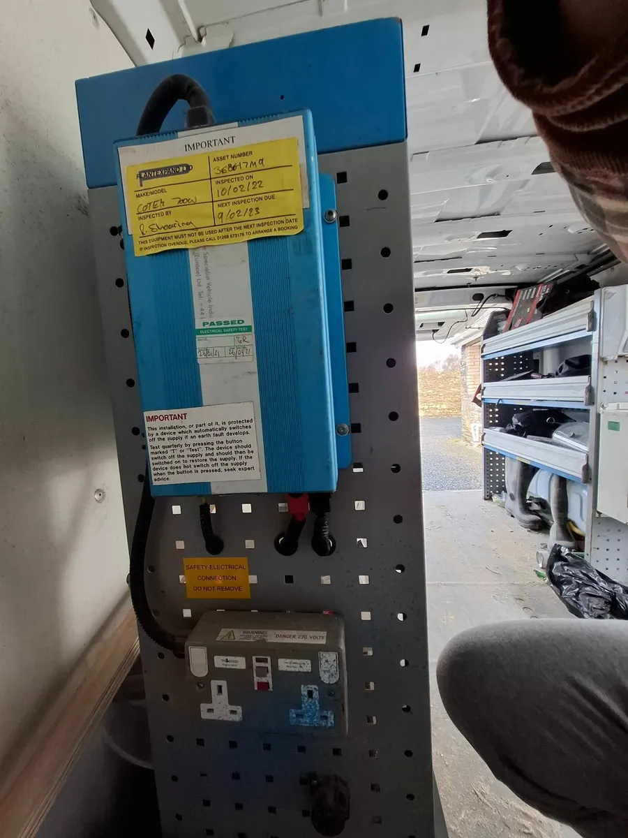 Van racking and flashing beacon - Image 2