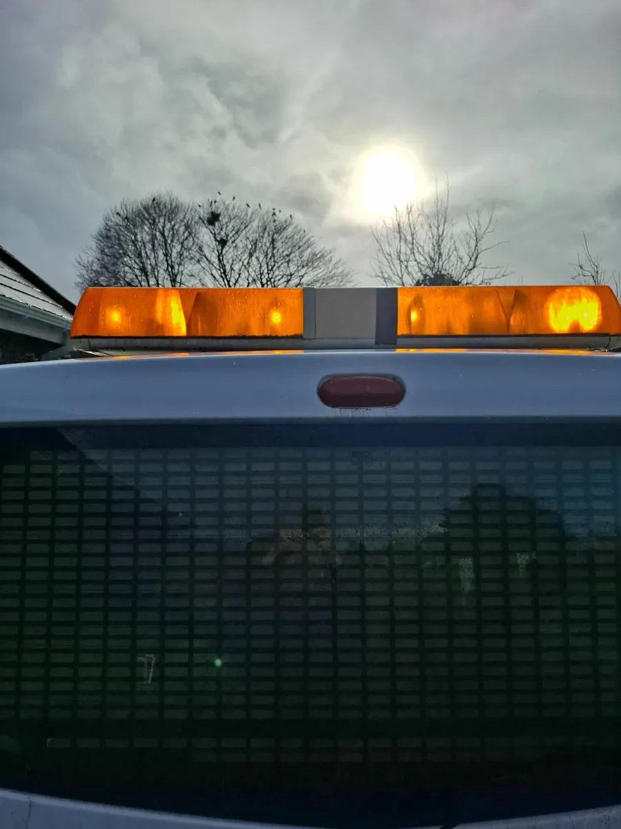 Van racking and flashing beacon - Image 3