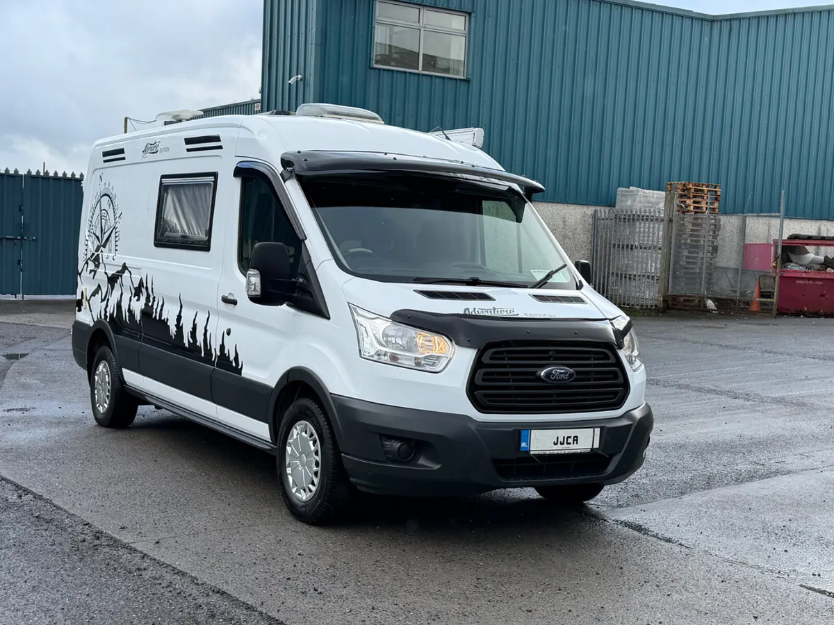 STUNNING 2015 4 BIRTH MOTORHOME - Image 2