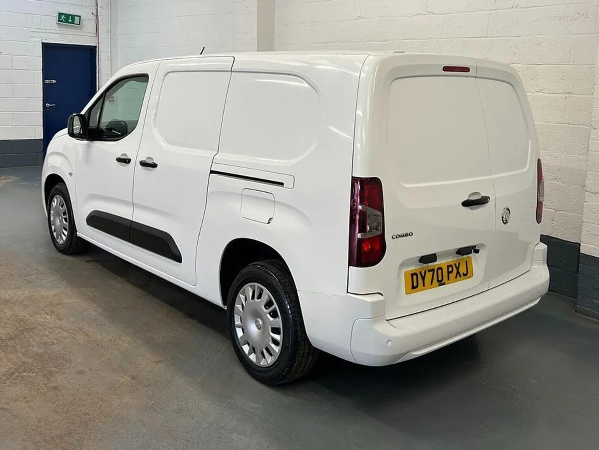 2020 Vauxhall Combo Small Panel Van - Image 4