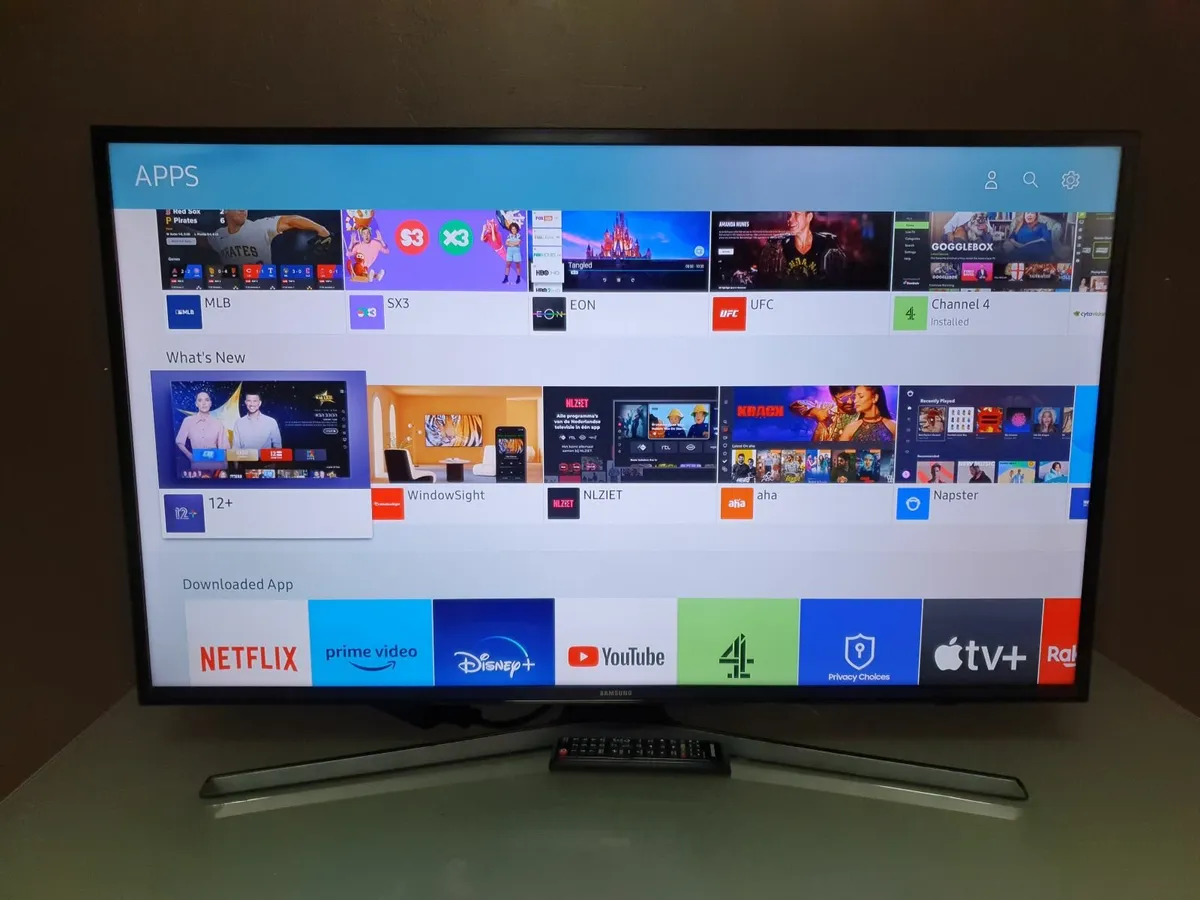 65" Samsung 4K Ultra HD HDR Freeview HD Smart LED - Image 2