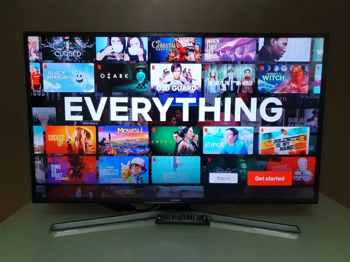 65" Samsung 4K Ultra HD HDR Freeview HD Smart LED - Image 4