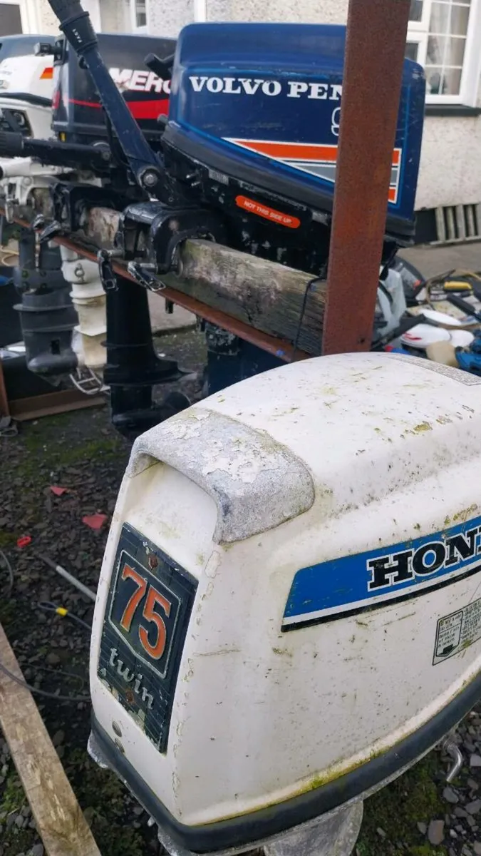 Boat engine's for parts or repair - Image 3