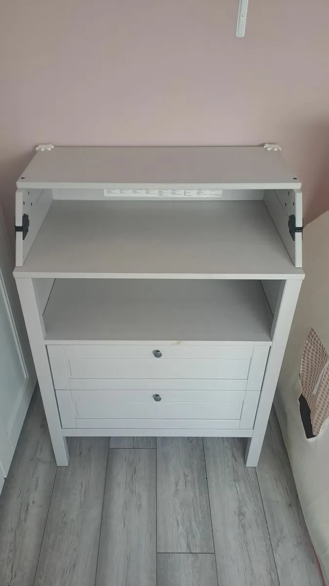 Baby changing table - Image 2