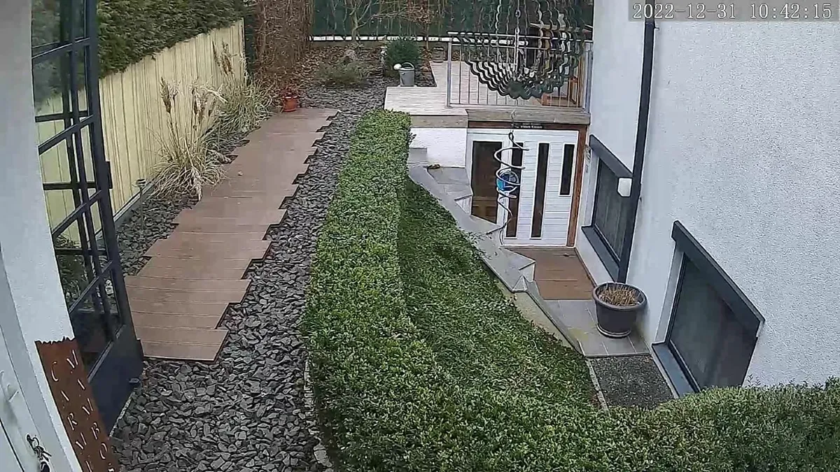 CCTV Camera with SIM . NO WIFI NEEDED - Image 2