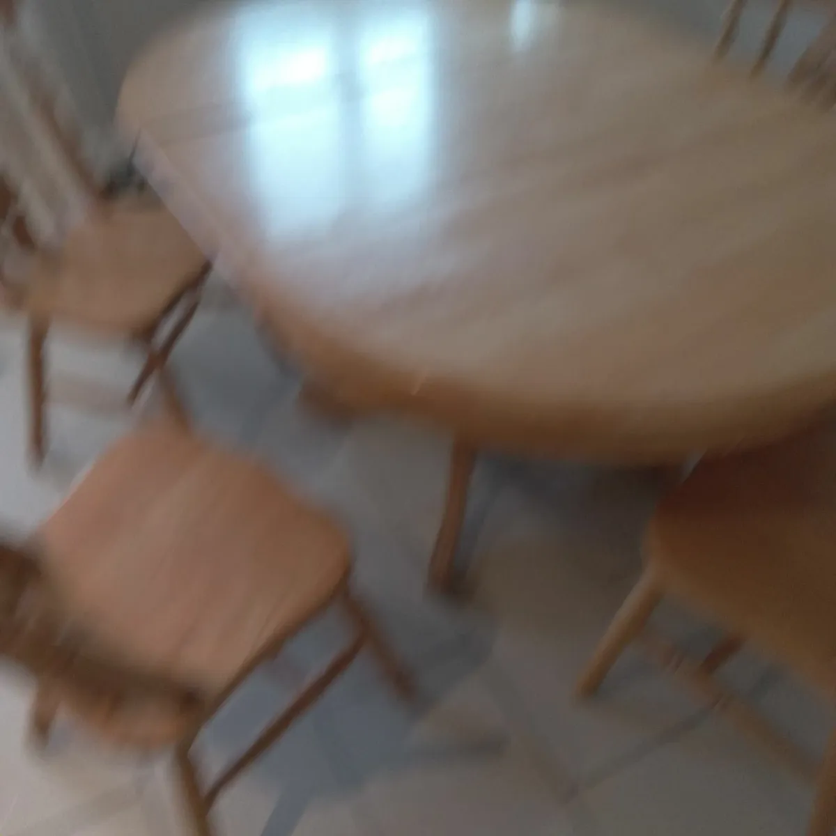 Table and 5 chairs - Image 2