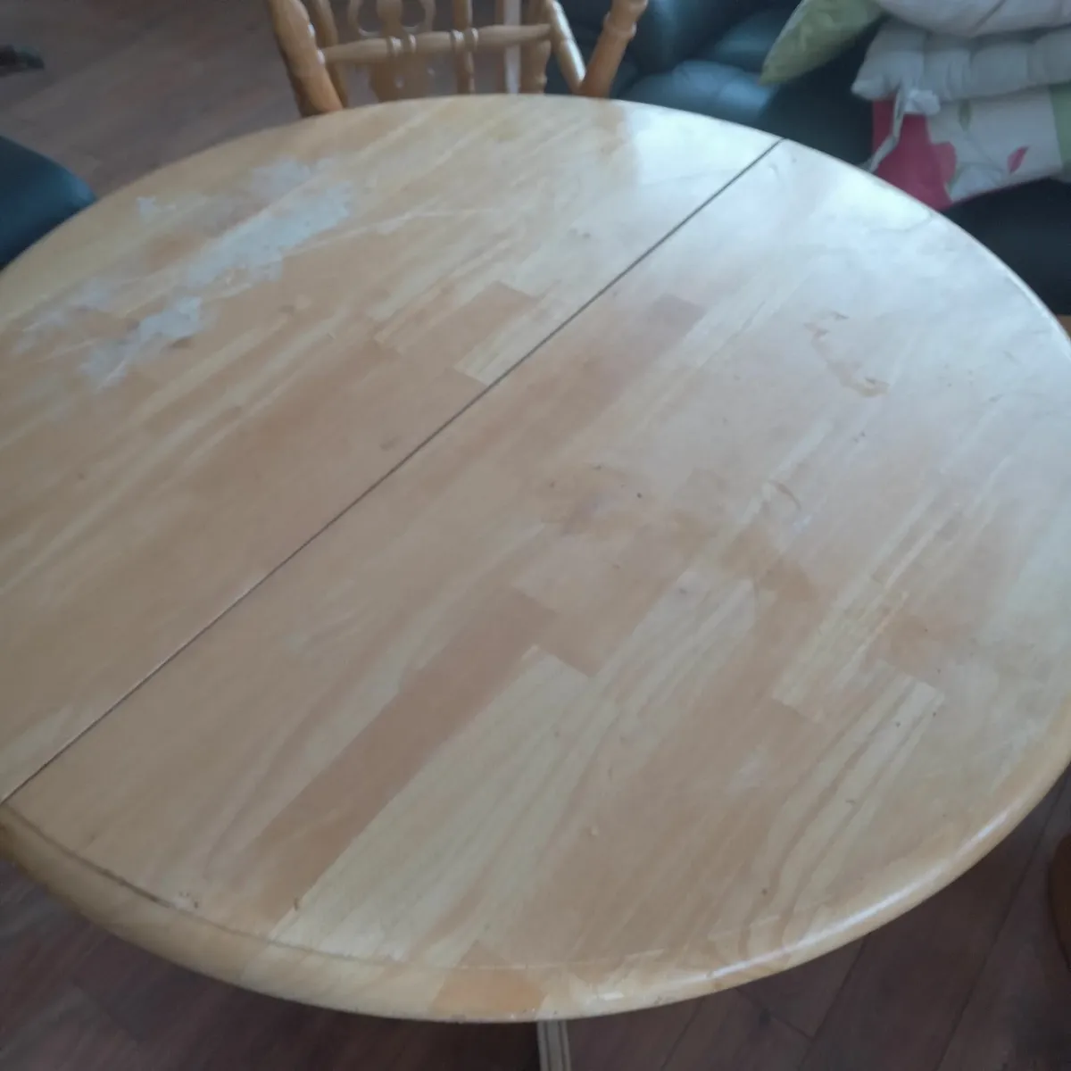 Table and 5 chairs - Image 4