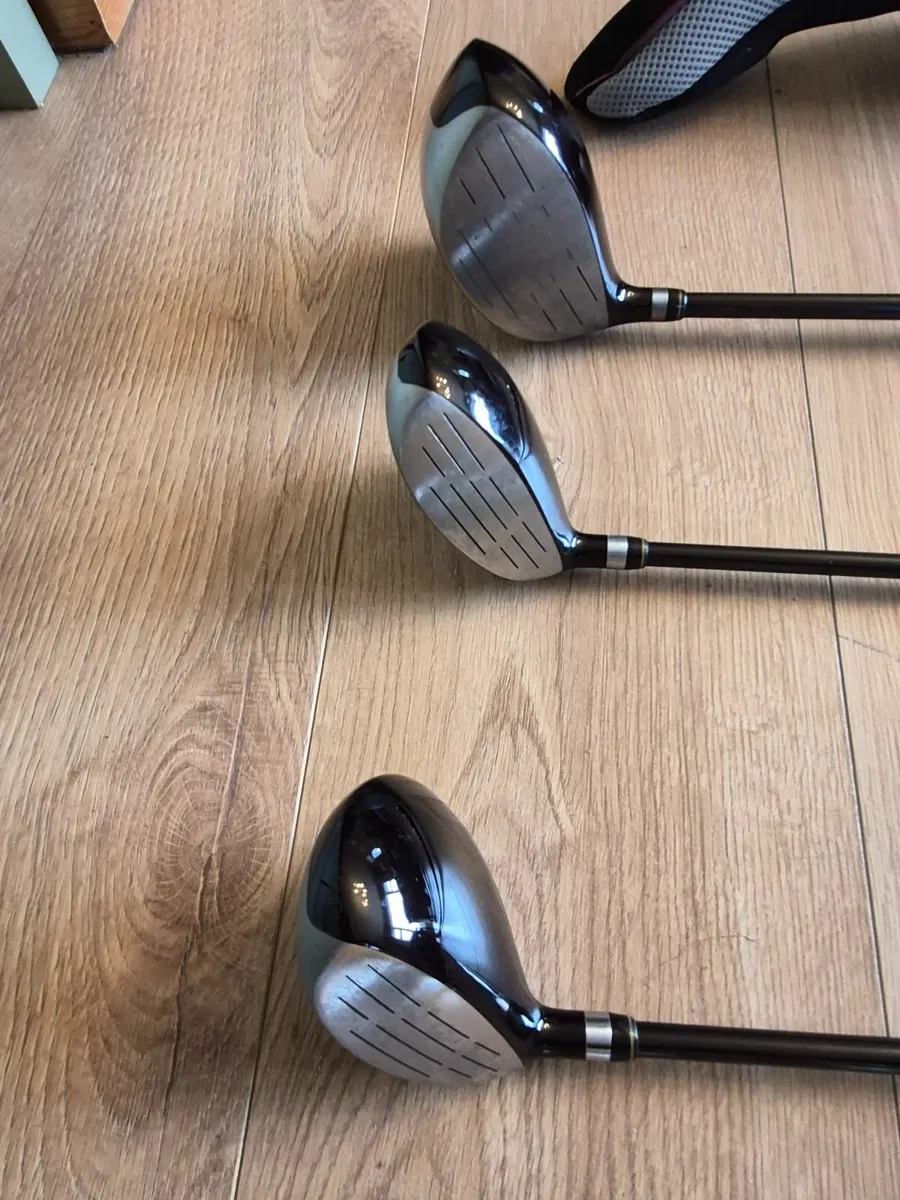 Wilson graphite shaft deep red golf clubs and bag - Image 3