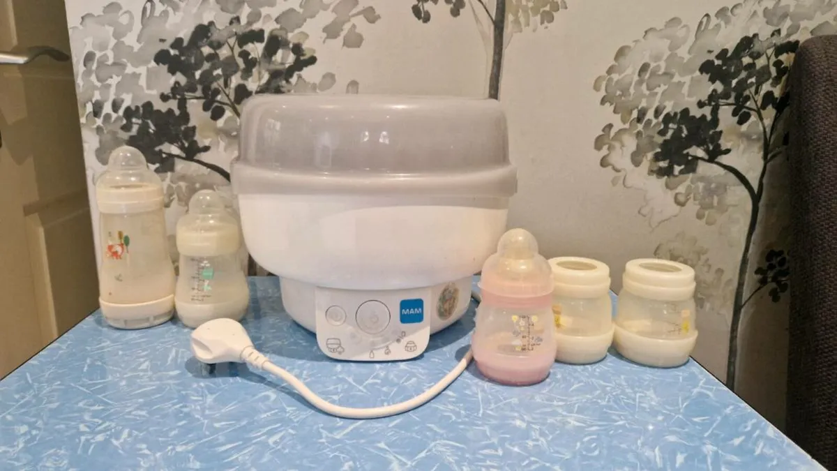 MAM steriliser/ bottle warmer and 8 bottles - Image 4