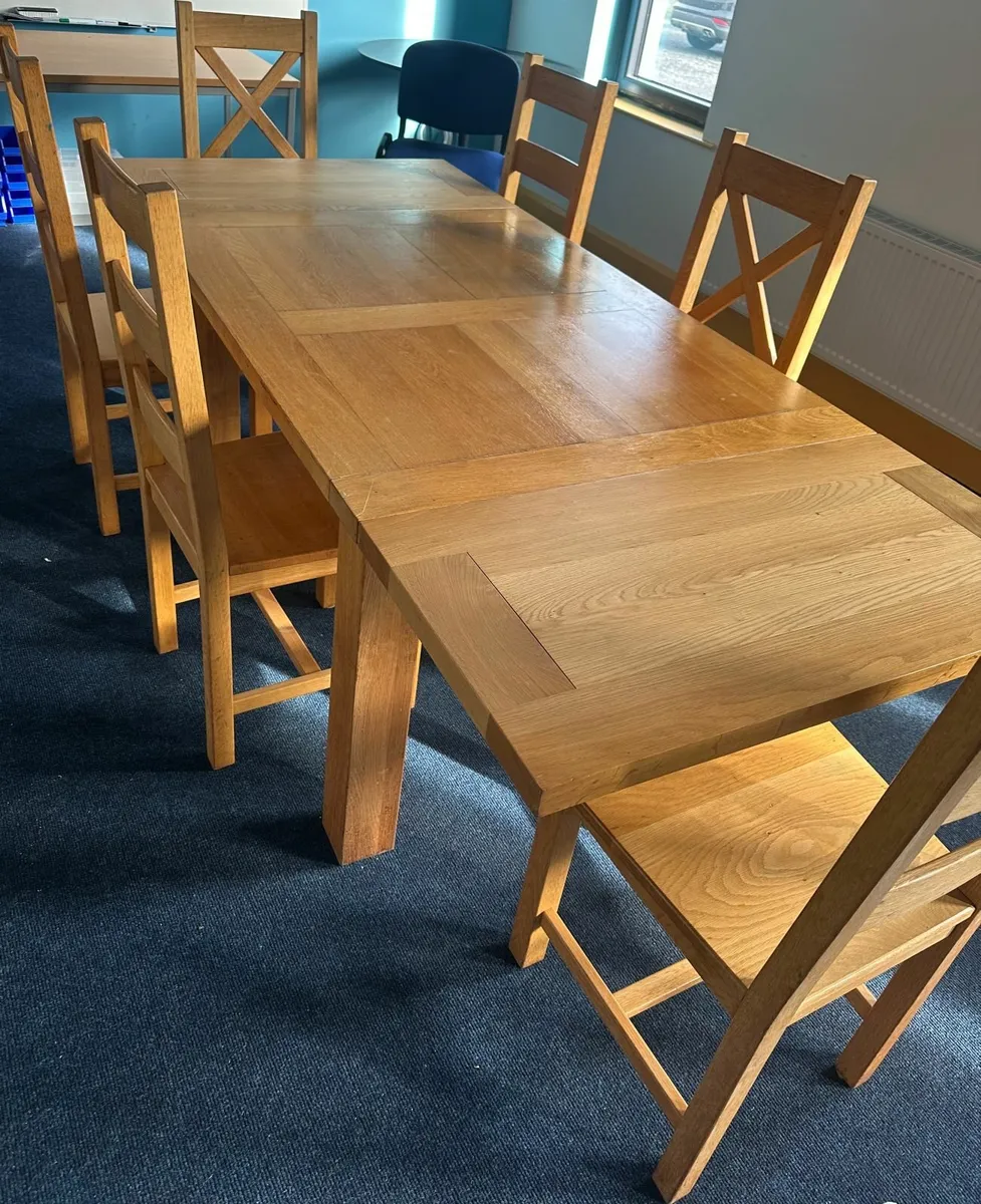 Table and chairs - Image 1
