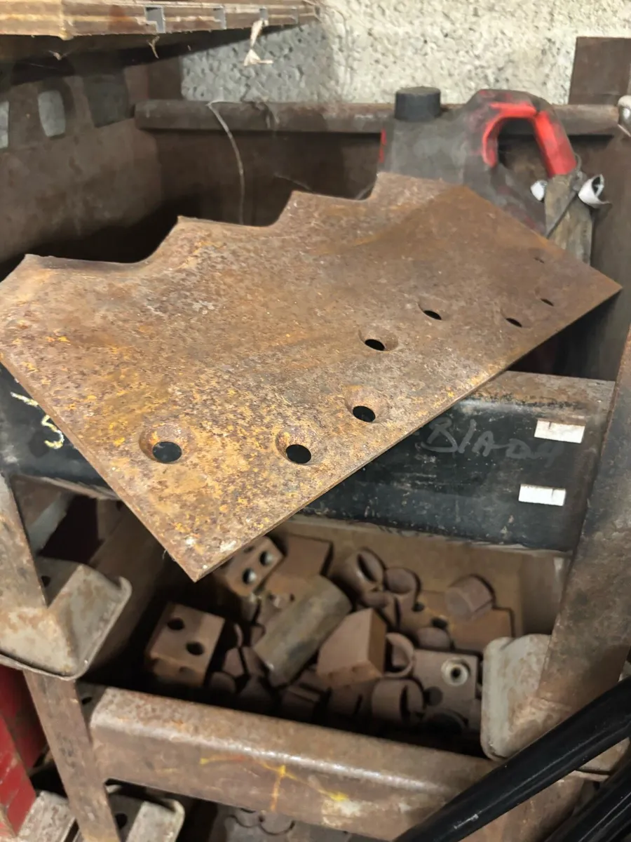 Silage grab cutters/blades,bushings,valves etc - Image 2