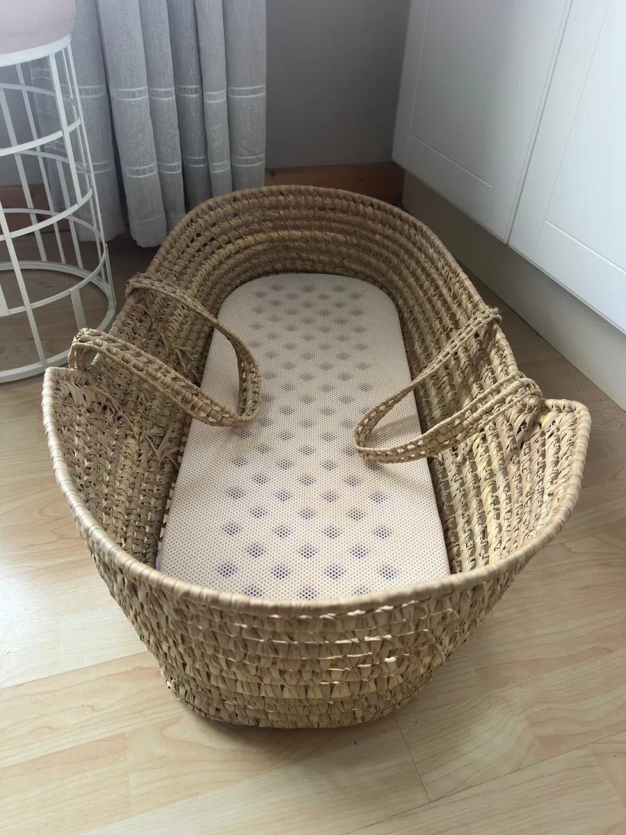 Moses Basket with Mattress - Image 2