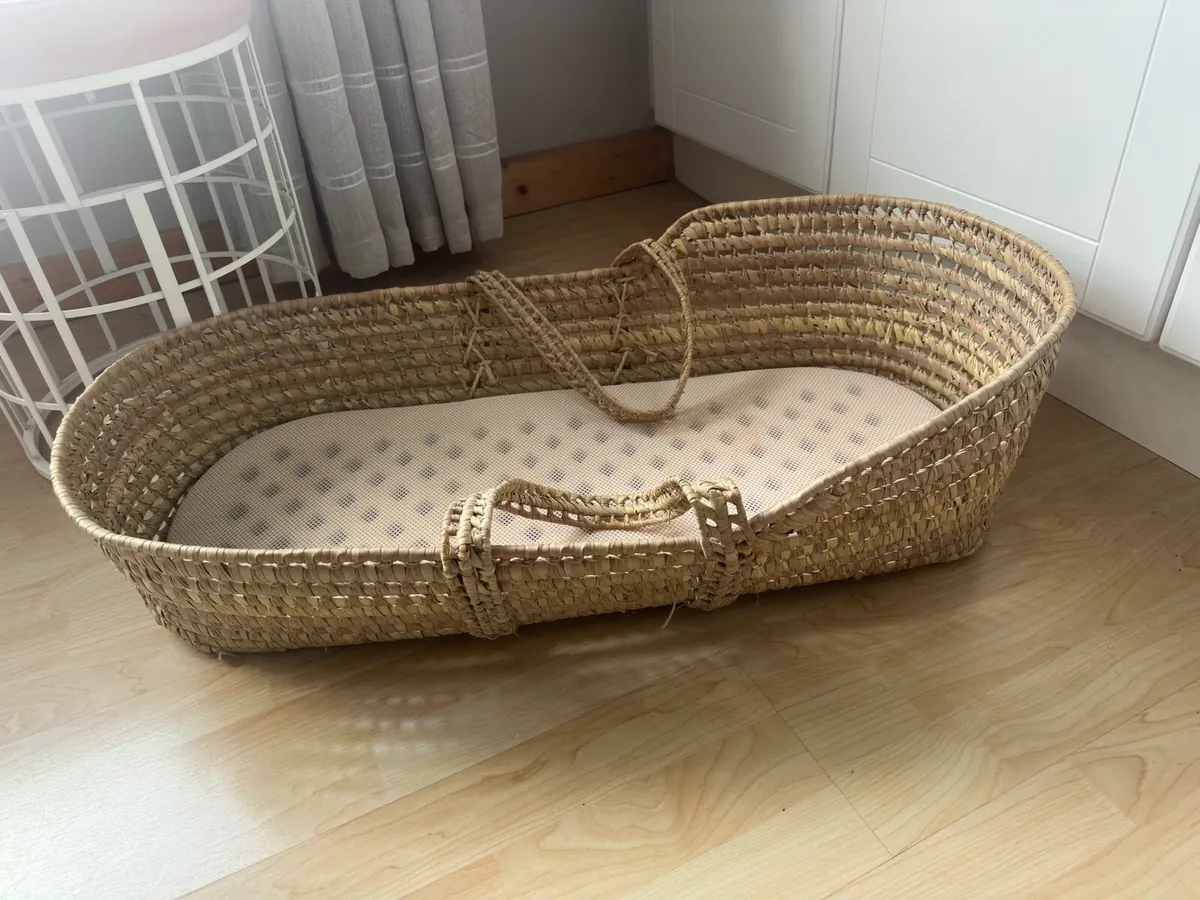 Moses Basket with Mattress - Image 3