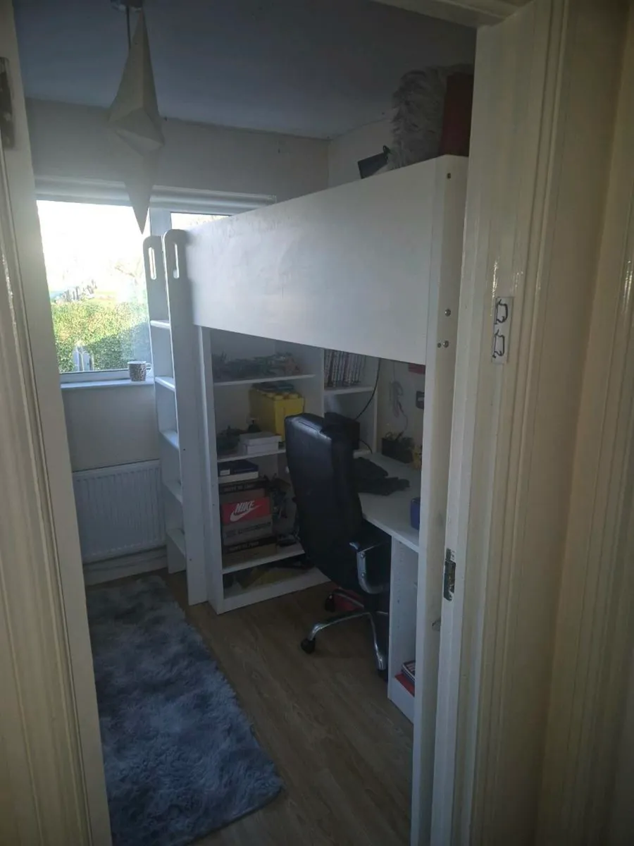 Kids bedroom furniture space saver - Image 1