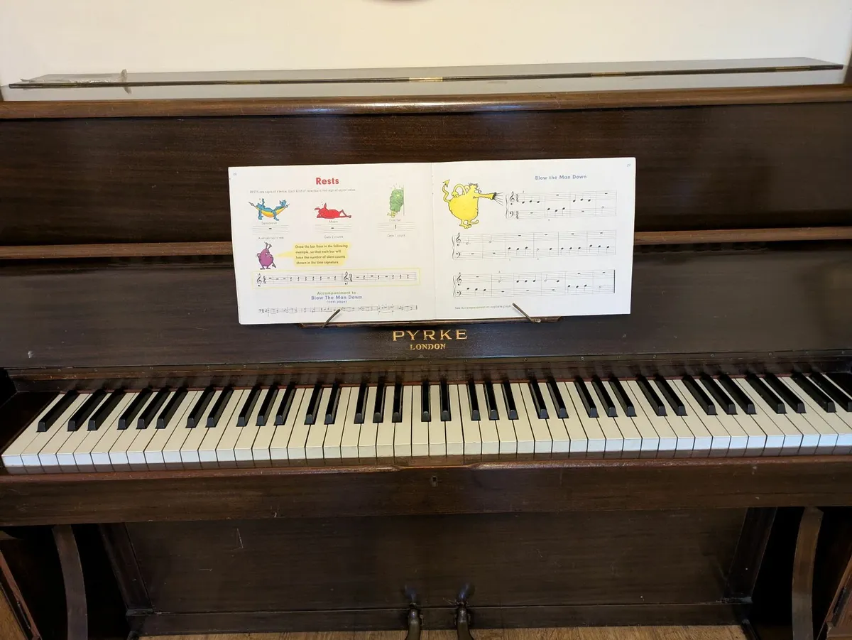 Small piano - Image 1