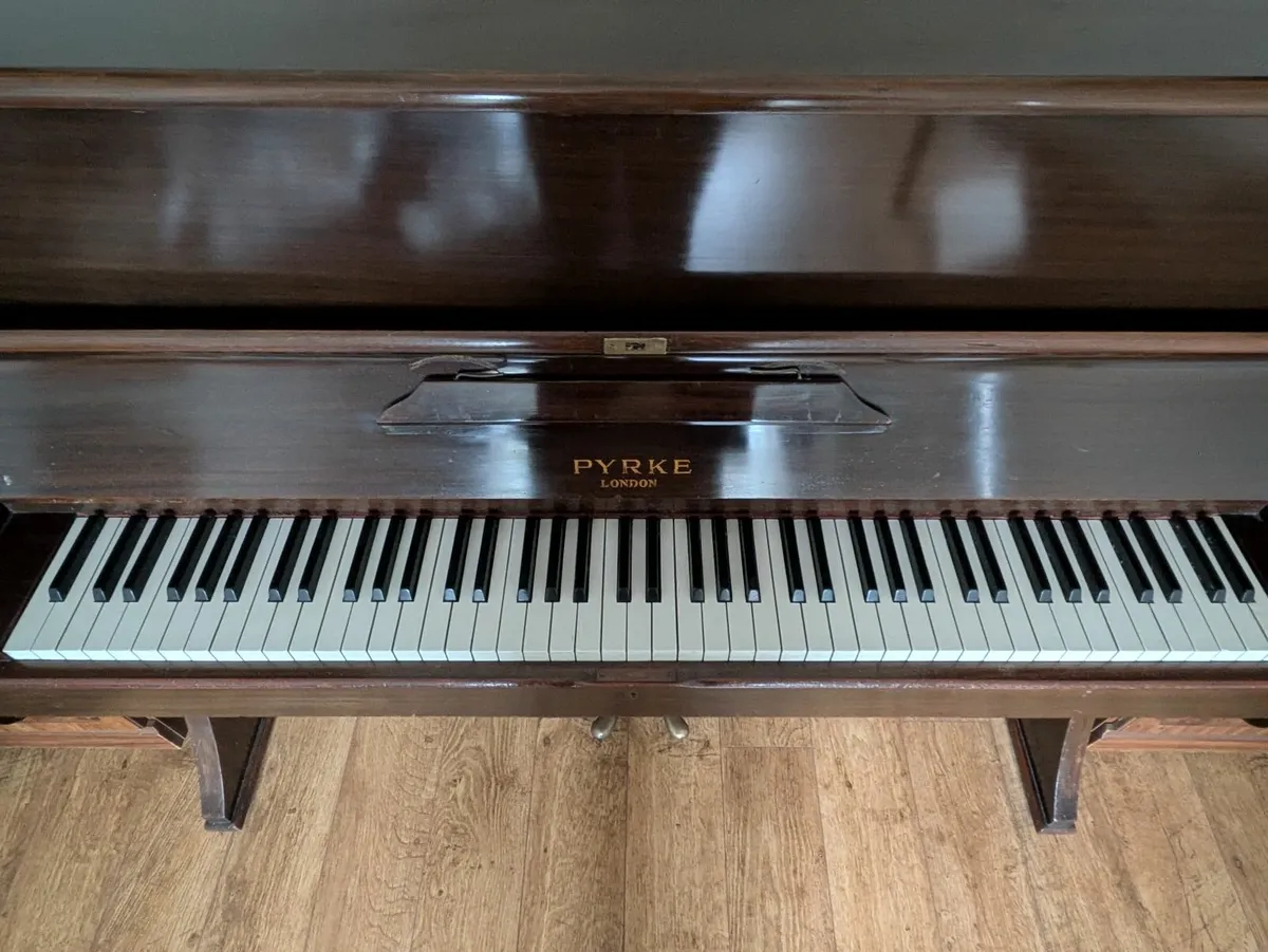 Small piano - Image 2