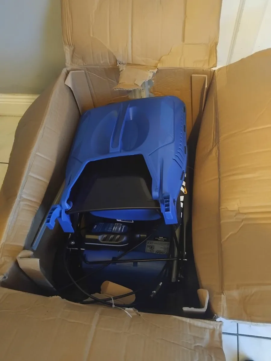 New Hyundai 430sp self-drive lawnmower - Image 3