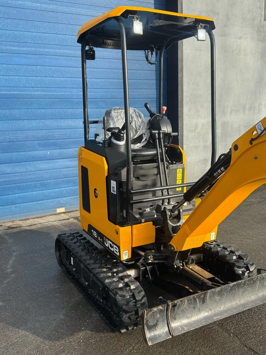 2024 JCB 1.8 tonne digger - Only 79 hours - Image 3