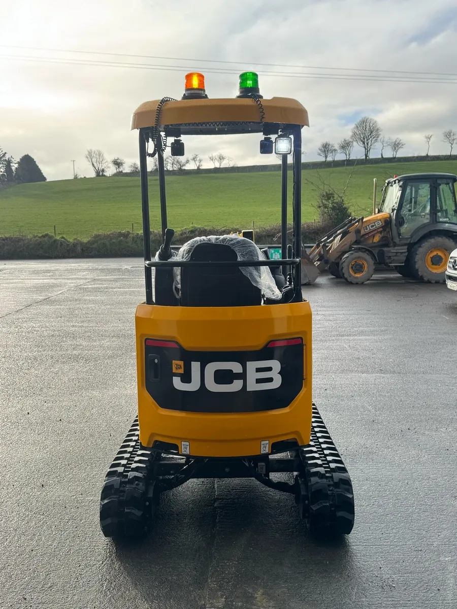 2024 JCB 1.8 tonne digger - Only 79 hours - Image 4