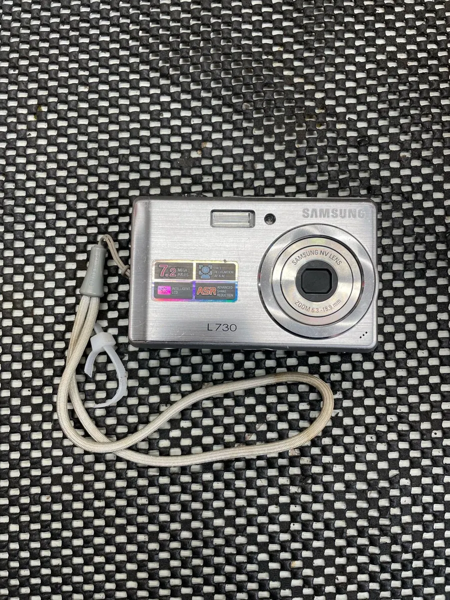 Samsung L730 Camera - Image 1