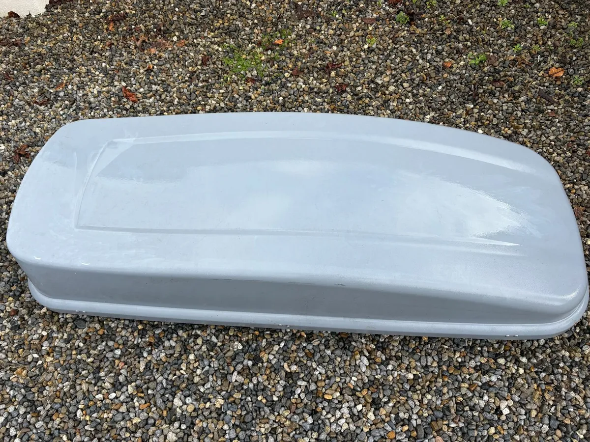 Thule Roof Box and Roof Bars - Image 3
