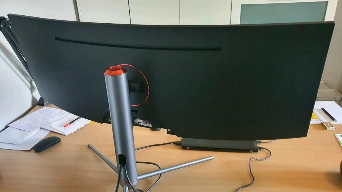 Elecriq ultra wide 43" monitor - Image 2