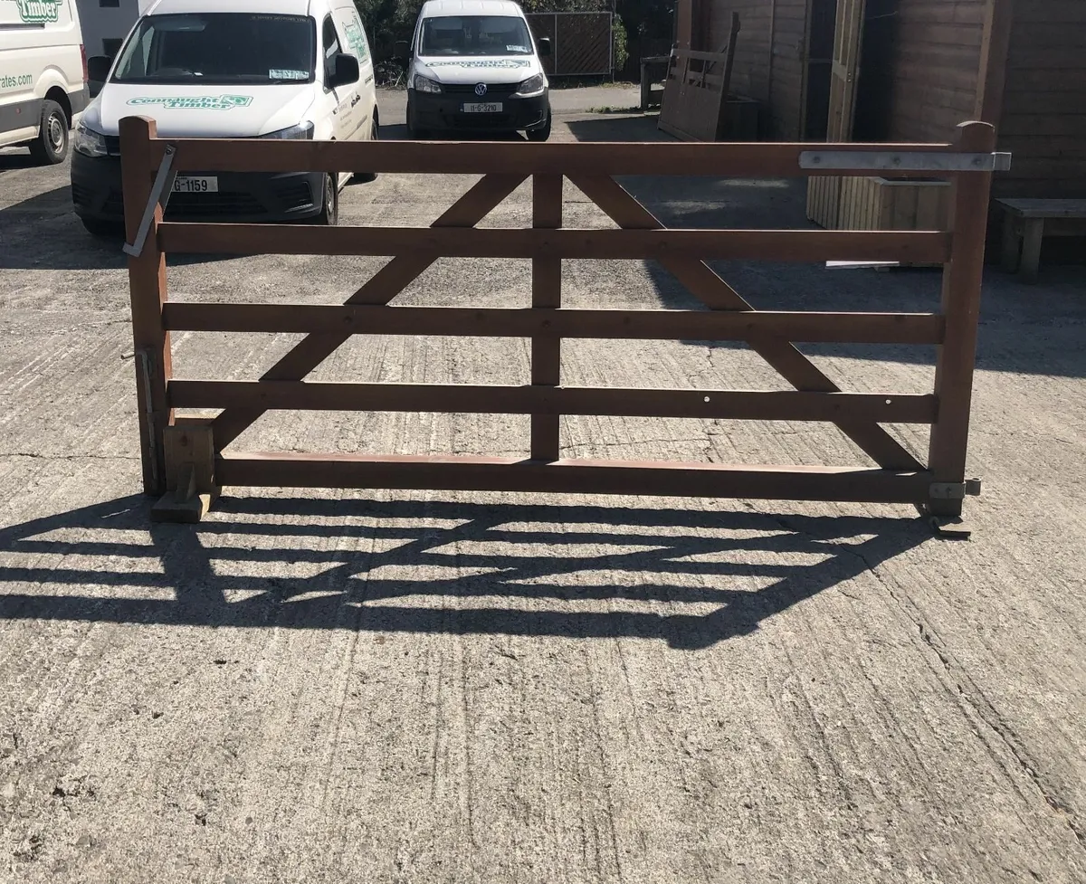 Field Gate- Nutgrove double gate Brown - Image 4