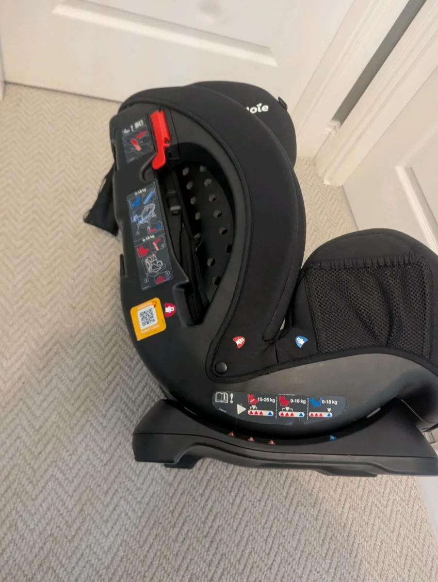 JOIE Stages car seat - Image 2