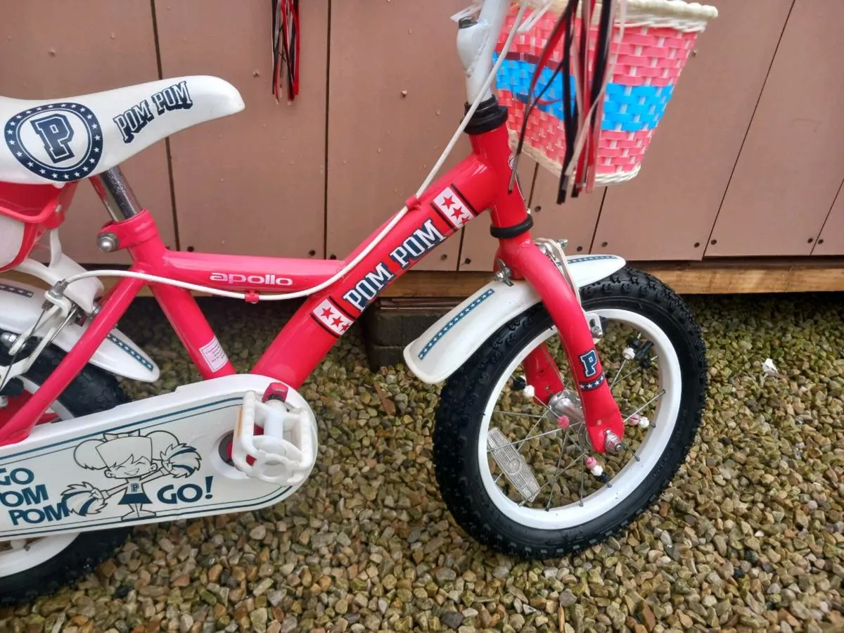 Apollo pom pom Kids bike size 14 inch wheels - Image 4