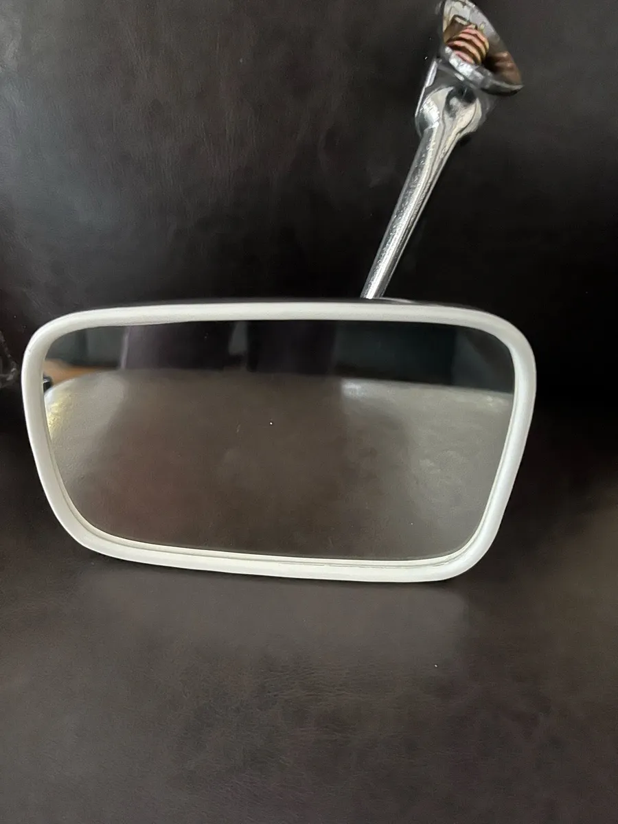 Classic car lamps + mirrors - Image 1