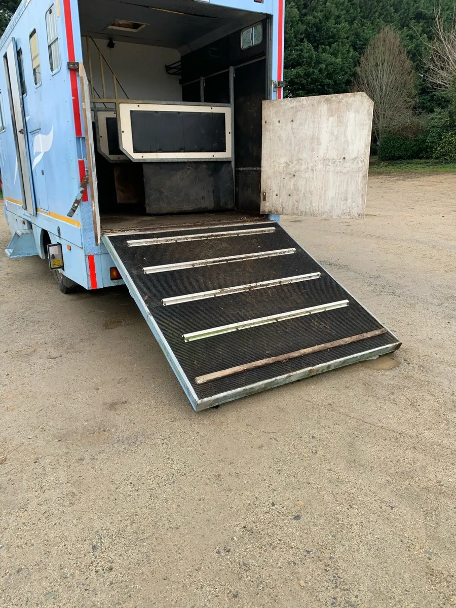 Iveco horse truck DOE 7/26 - Image 4