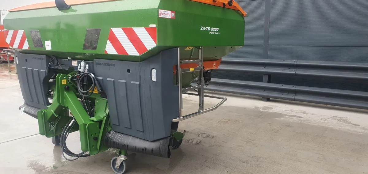 Fertilizer Spreader - Image 2