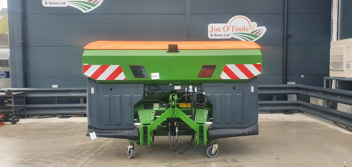 Fertilizer Spreader - Image 1