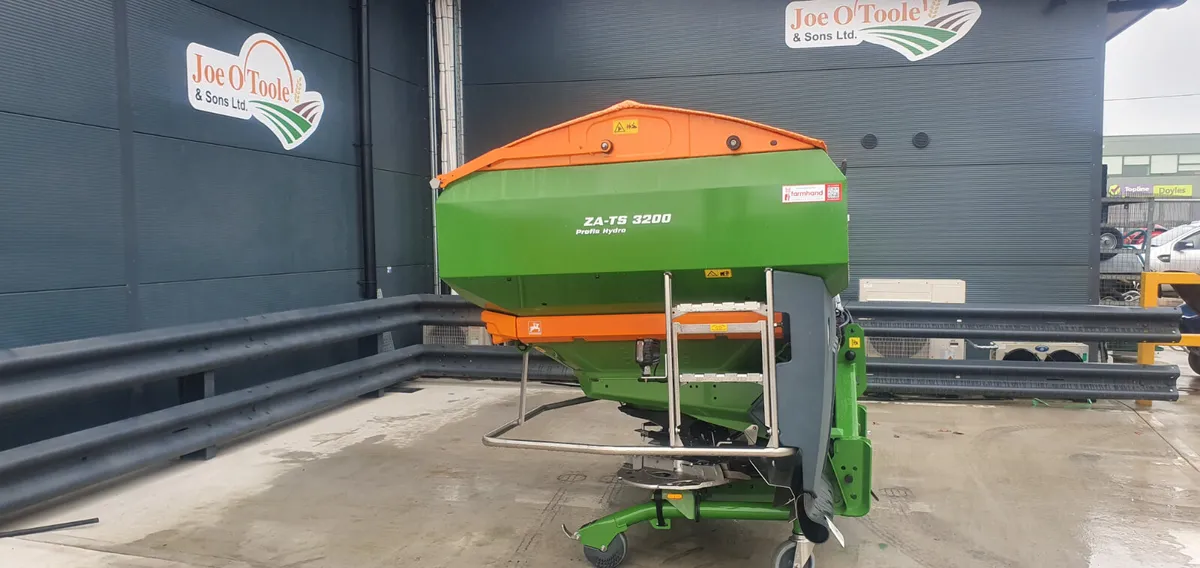 Fertilizer Spreader - Image 3