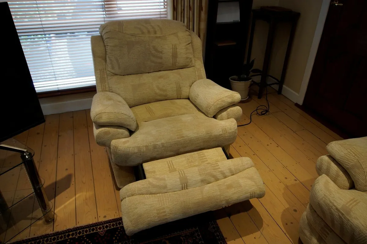 Free 3-piece Sofa set - Image 2