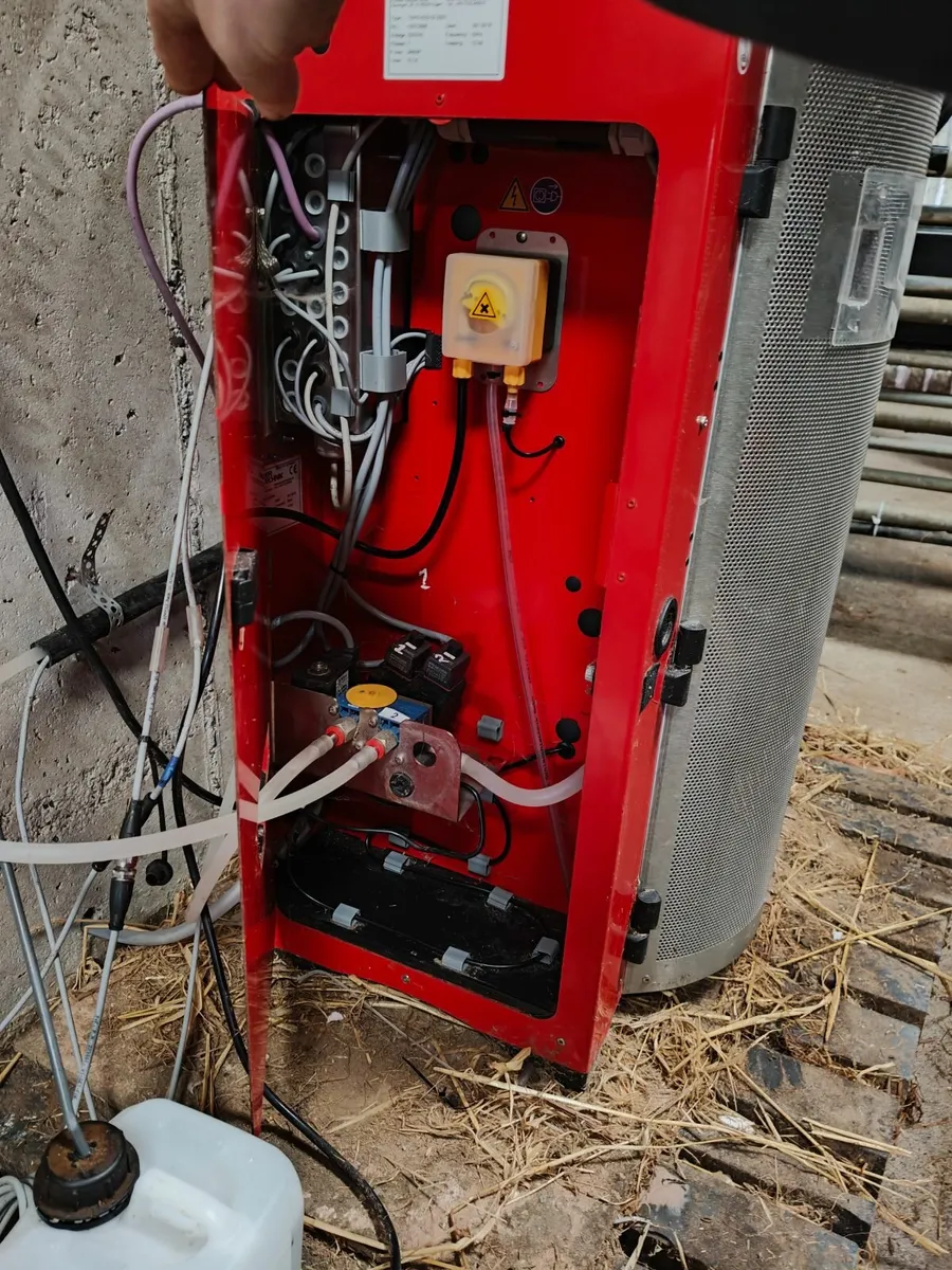 Automatic Calf Feeder - Image 2