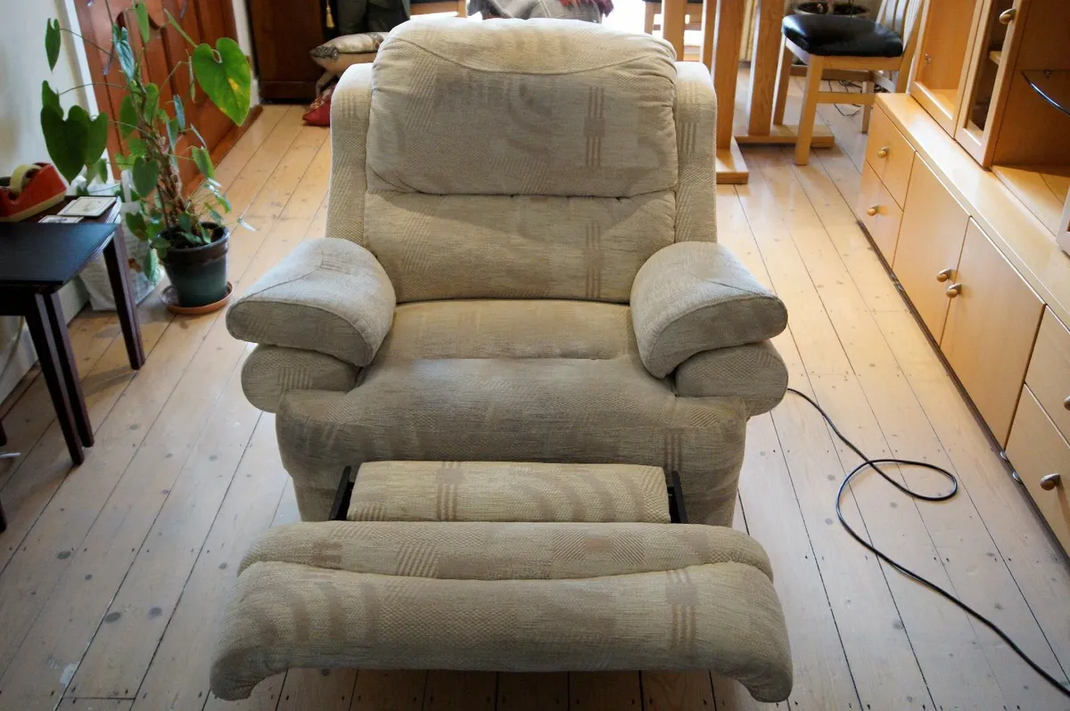 Free 3-piece Sofa set - Image 3