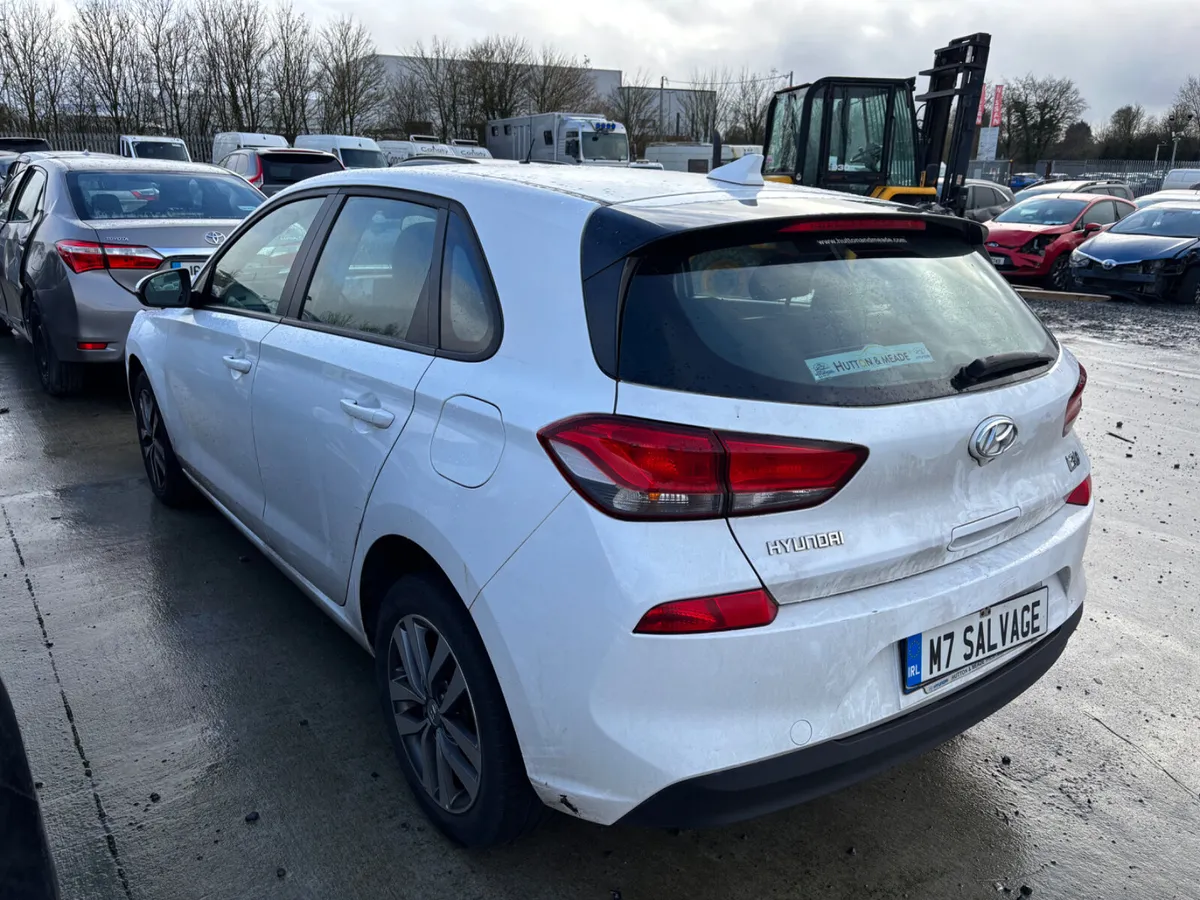 20 i30 Deluxe Diesel 90km - Image 4