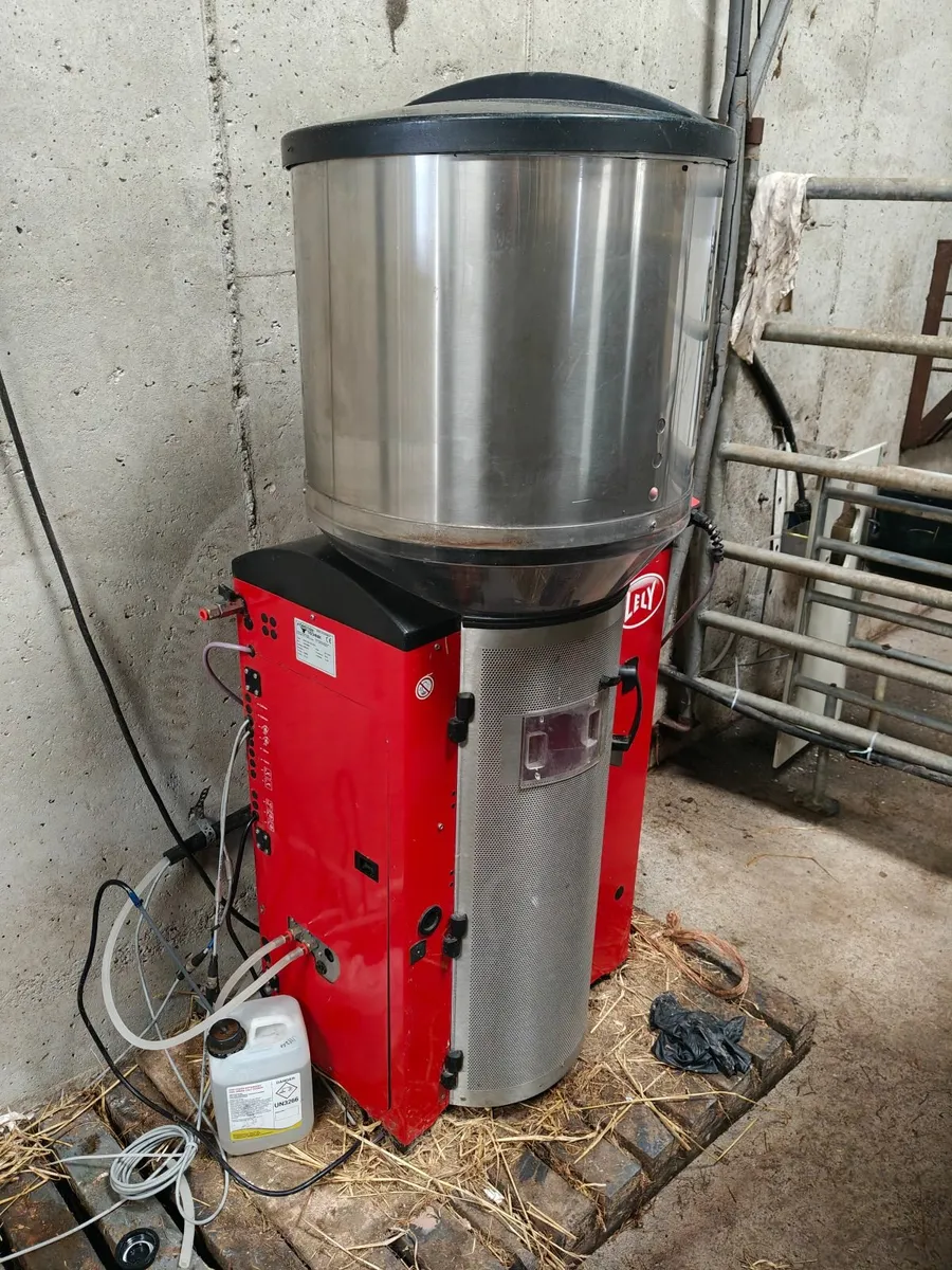Automatic Calf Feeder - Image 1