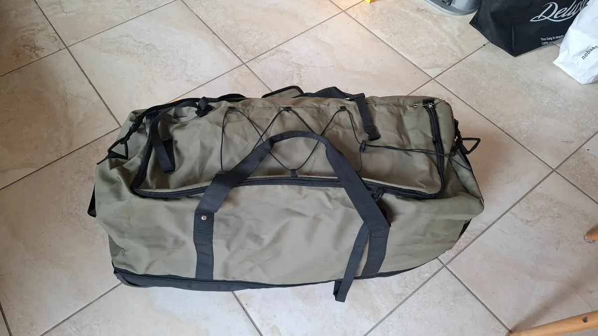 Expandable duffle bag on wheels - Image 1