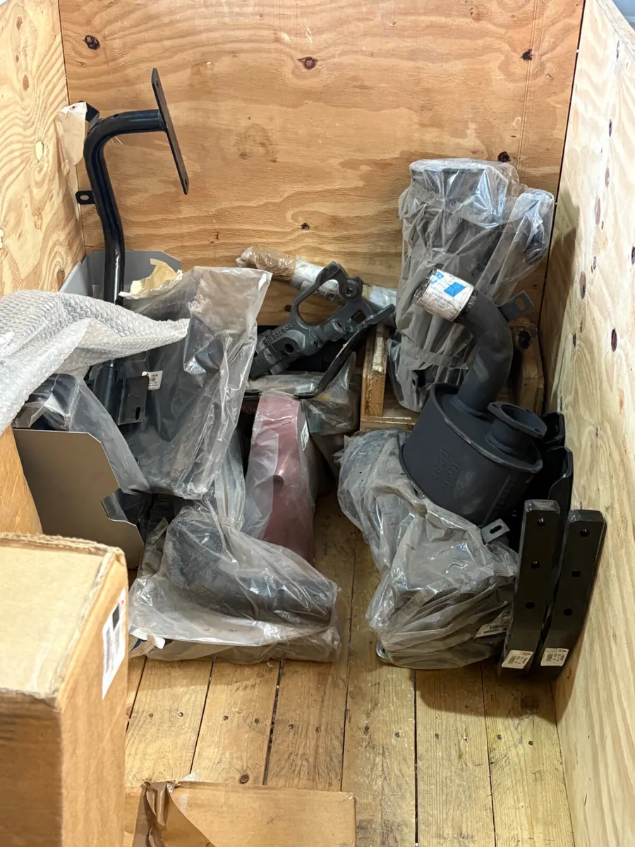 Job Lot For Sale - Fendt Tractor Parts - Image 4