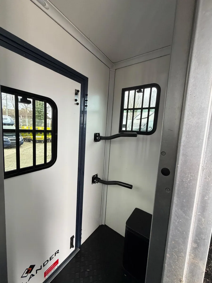 2 Stall HorseBox - Image 4