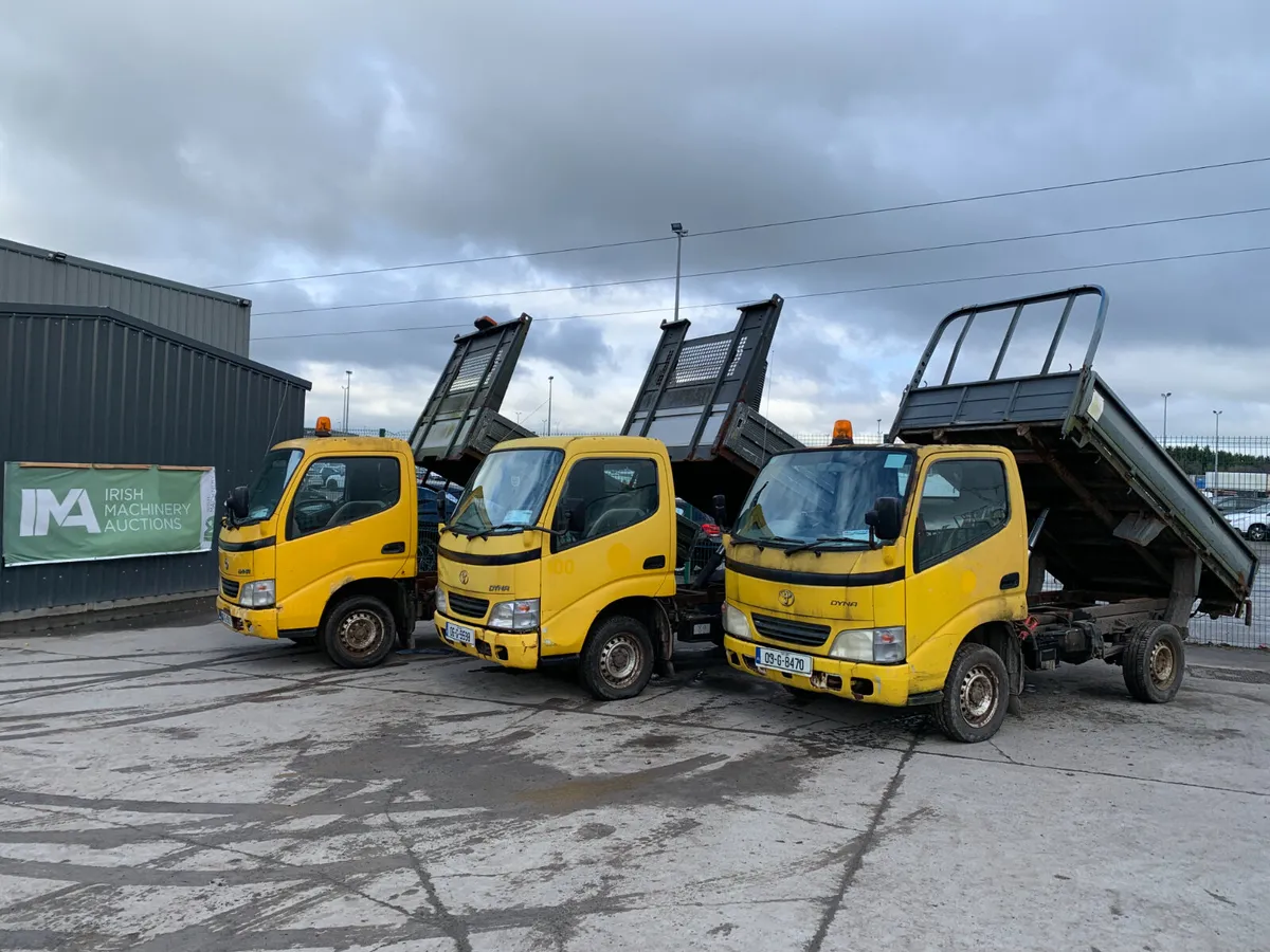 3 x UNRESERVED TOYOTA DYNA TIPPERS FOR AUCTION - Image 2