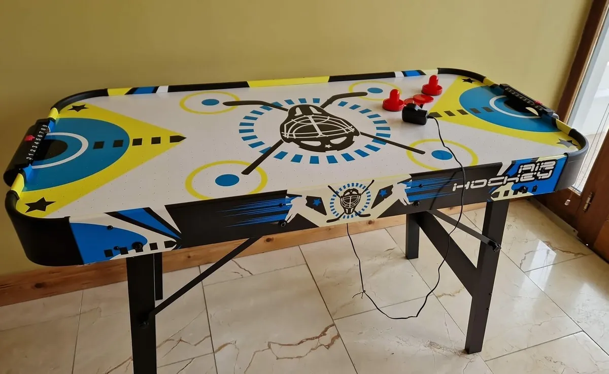 Air hockey table - Image 1