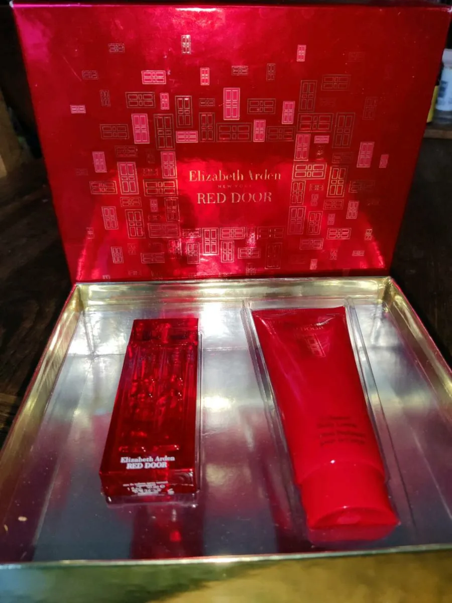 RED DOOR PERFUME ,100 ml Set Of Lotion & Scent ! - Image 1
