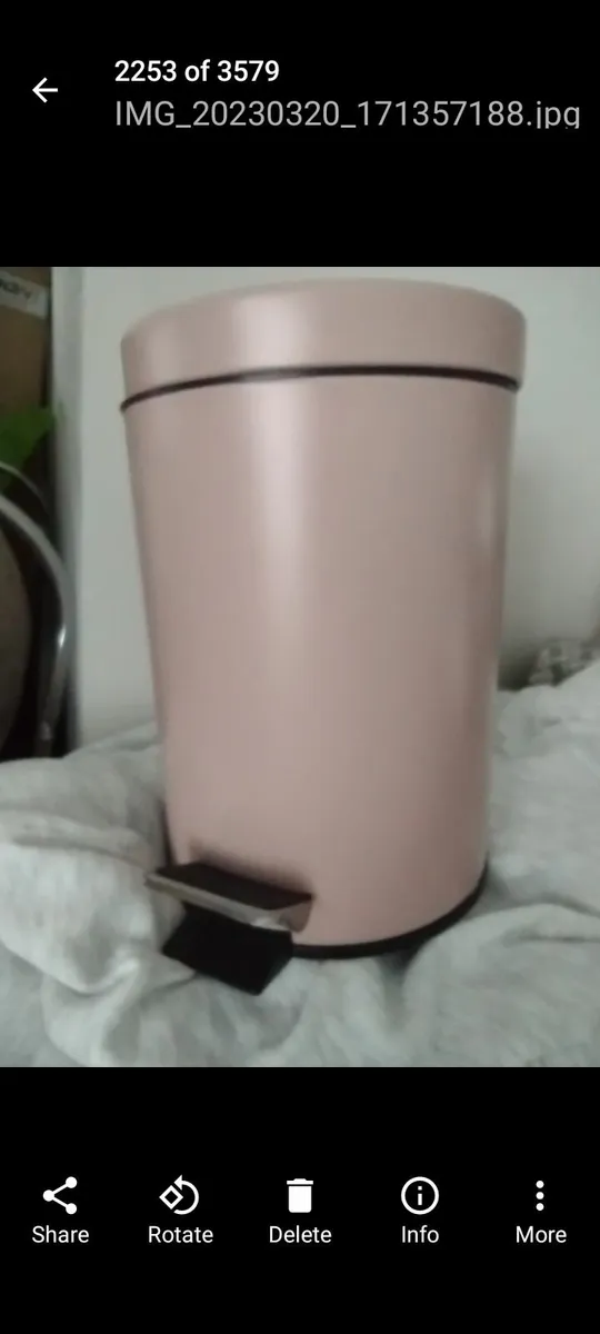 New pedal bin with removable plastic liner - Image 3