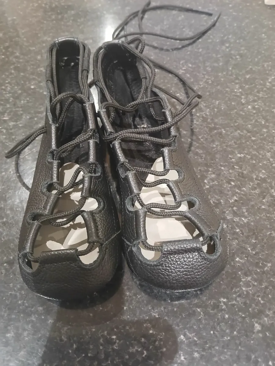 Irish dancing shoes / poms - Image 1